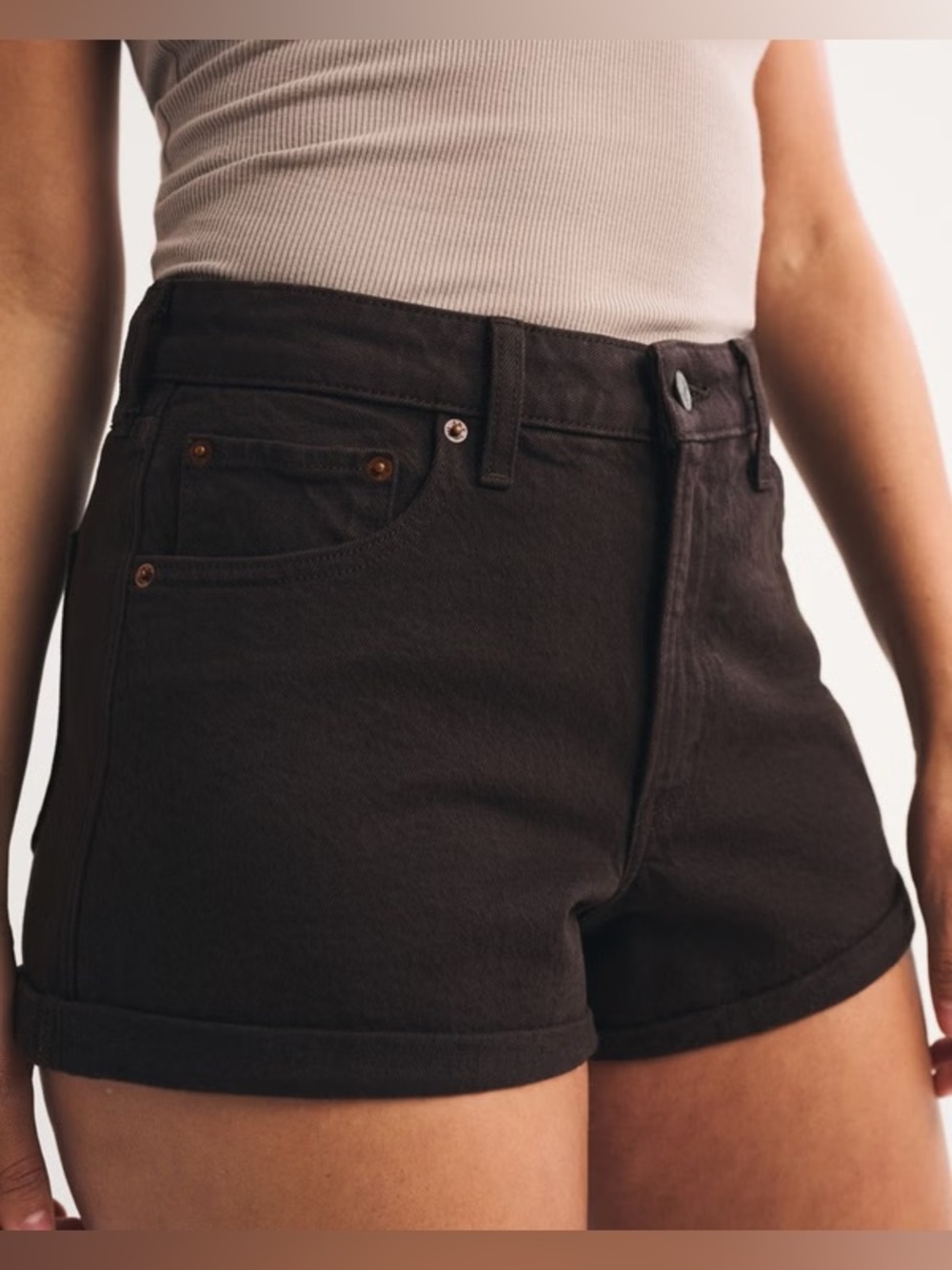 NWT Levi's Women's Mid Length Black Shorts Cuffed Rolled Hem Size 29
